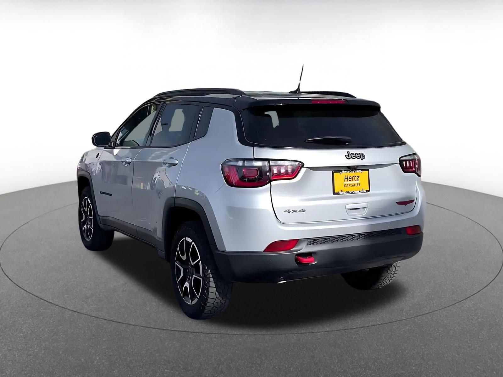 Used 2025 Jeep Compass Trailhawk AWD/4WD image 11