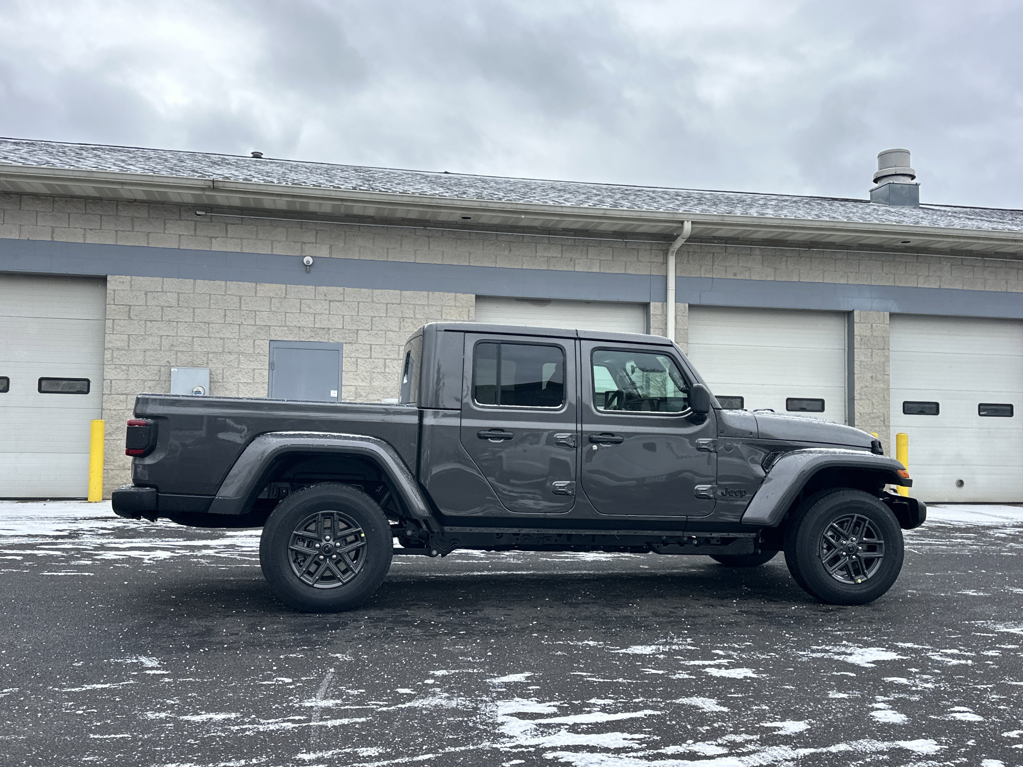 New 2026 Jeep Gladiator Sport image 17