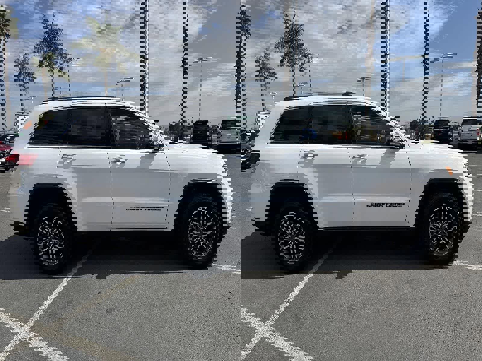 Used 2022 Jeep Grand Cherokee Limited image 3