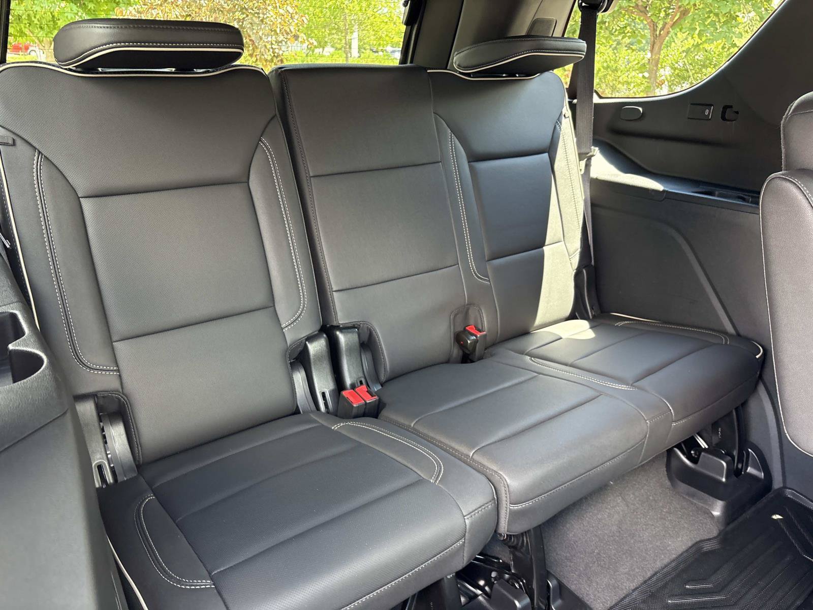 Used 2023 GMC Yukon SLT AWD/4WD image 34