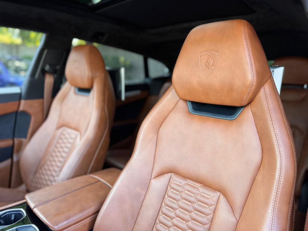Used 2019 Lamborghini Urus AWD/4WD image 22