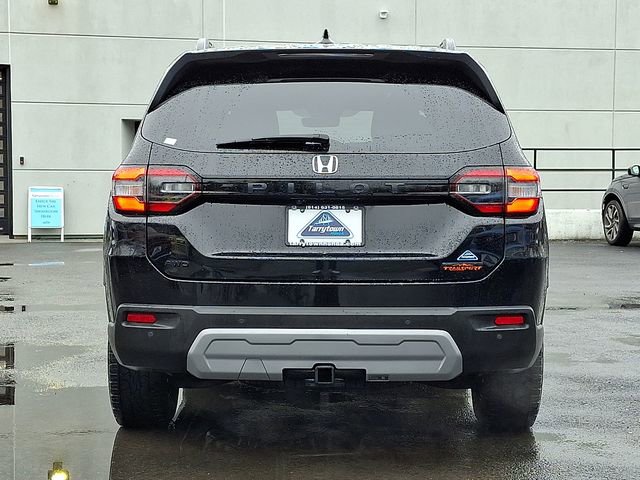 Certified 2025 Honda Pilot TrailSport image 5