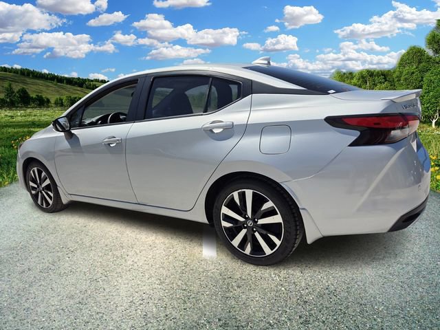 Used 2022 Nissan Versa SR image 5