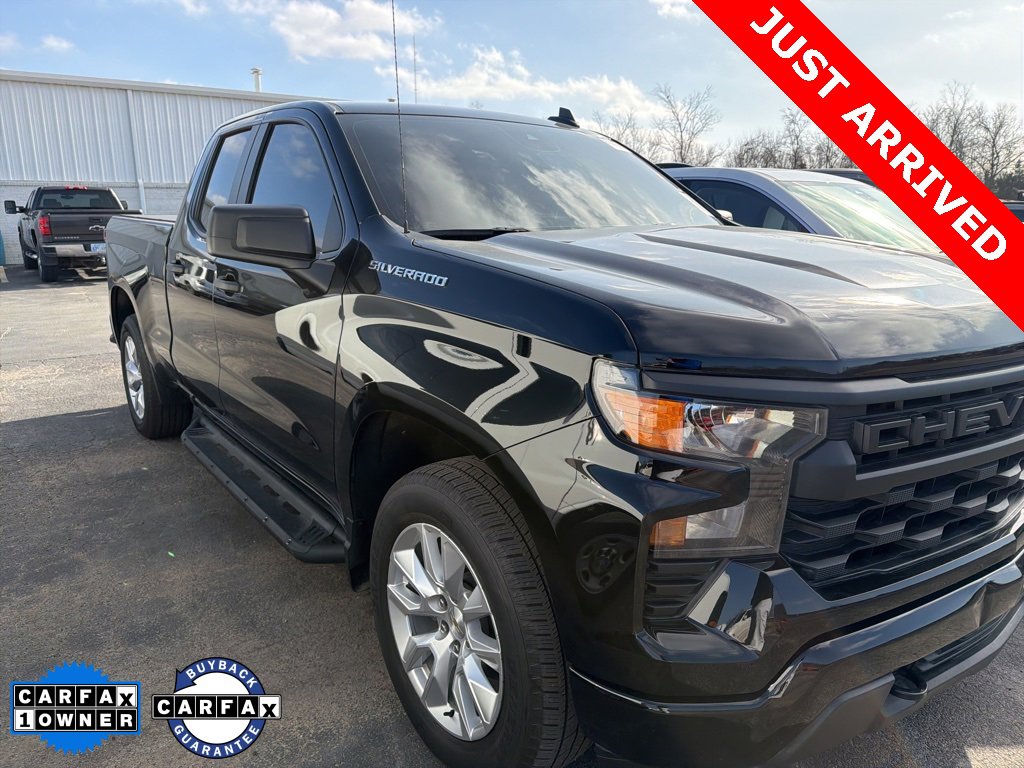 Used 2023 Chevrolet Silverado 1500 Custom image 3