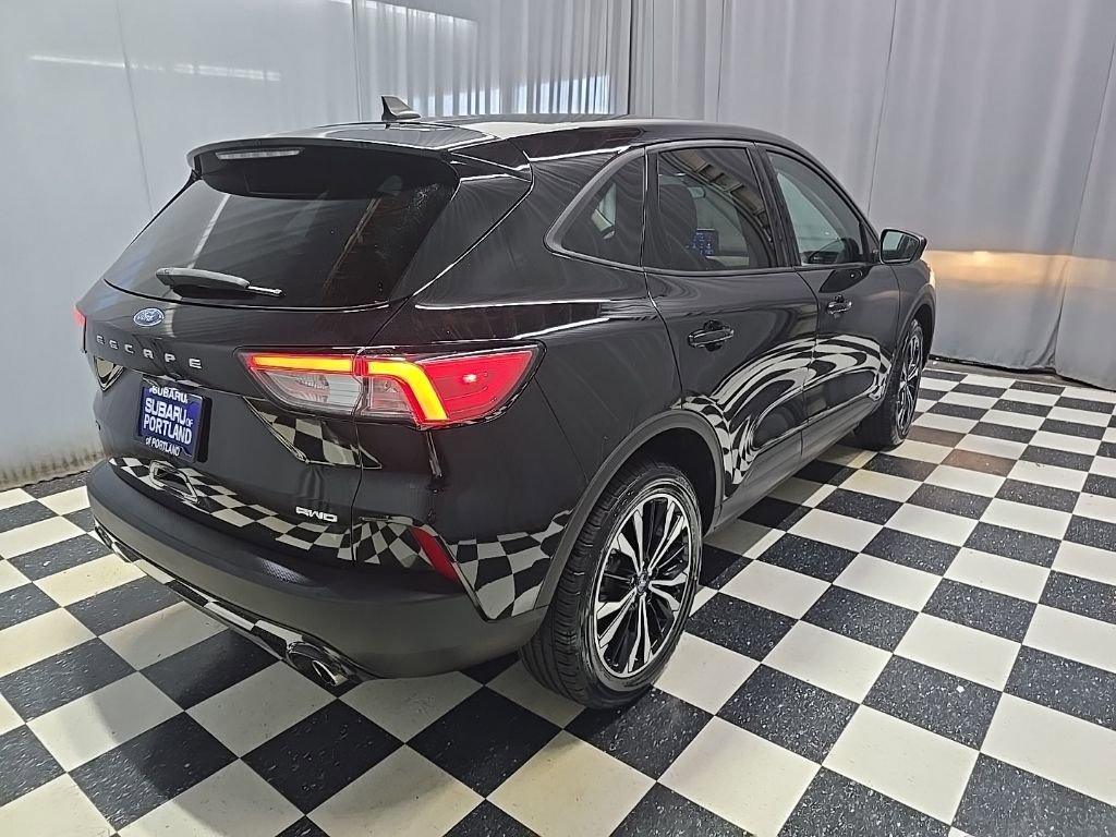 Used 2021 Ford Escape SE w/ SE Sport Appearance Package image 9