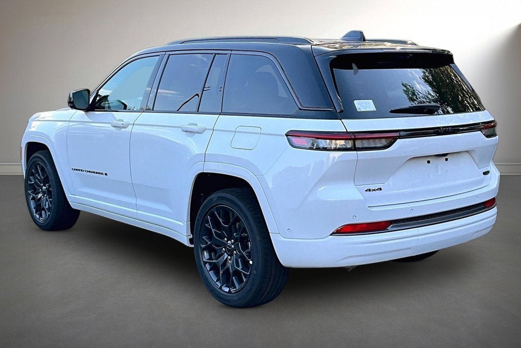 New 2027 Jeep Grand Cherokee Summit AWD/4WD image 3