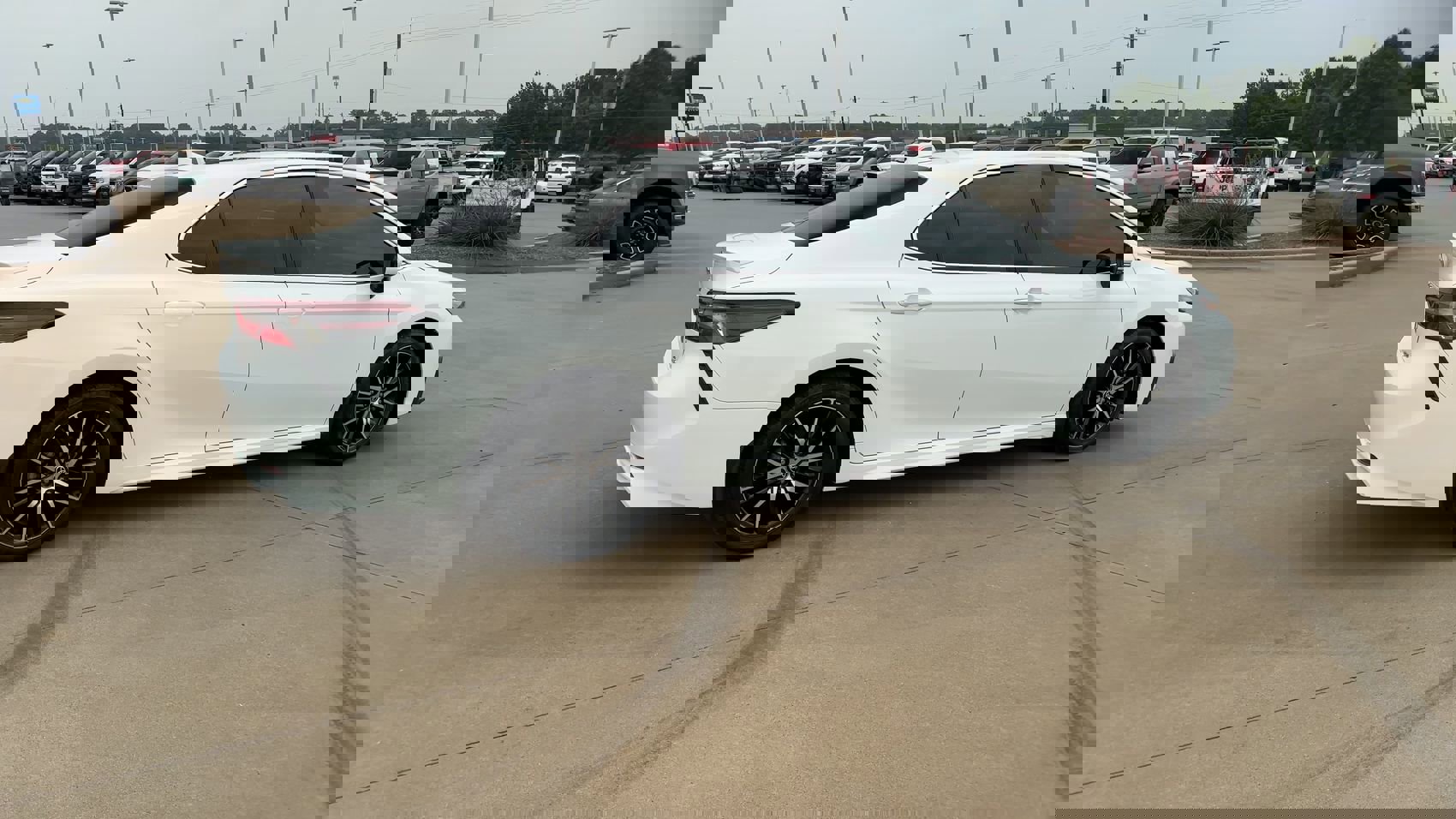 Used 2023 Toyota Camry SE image 8