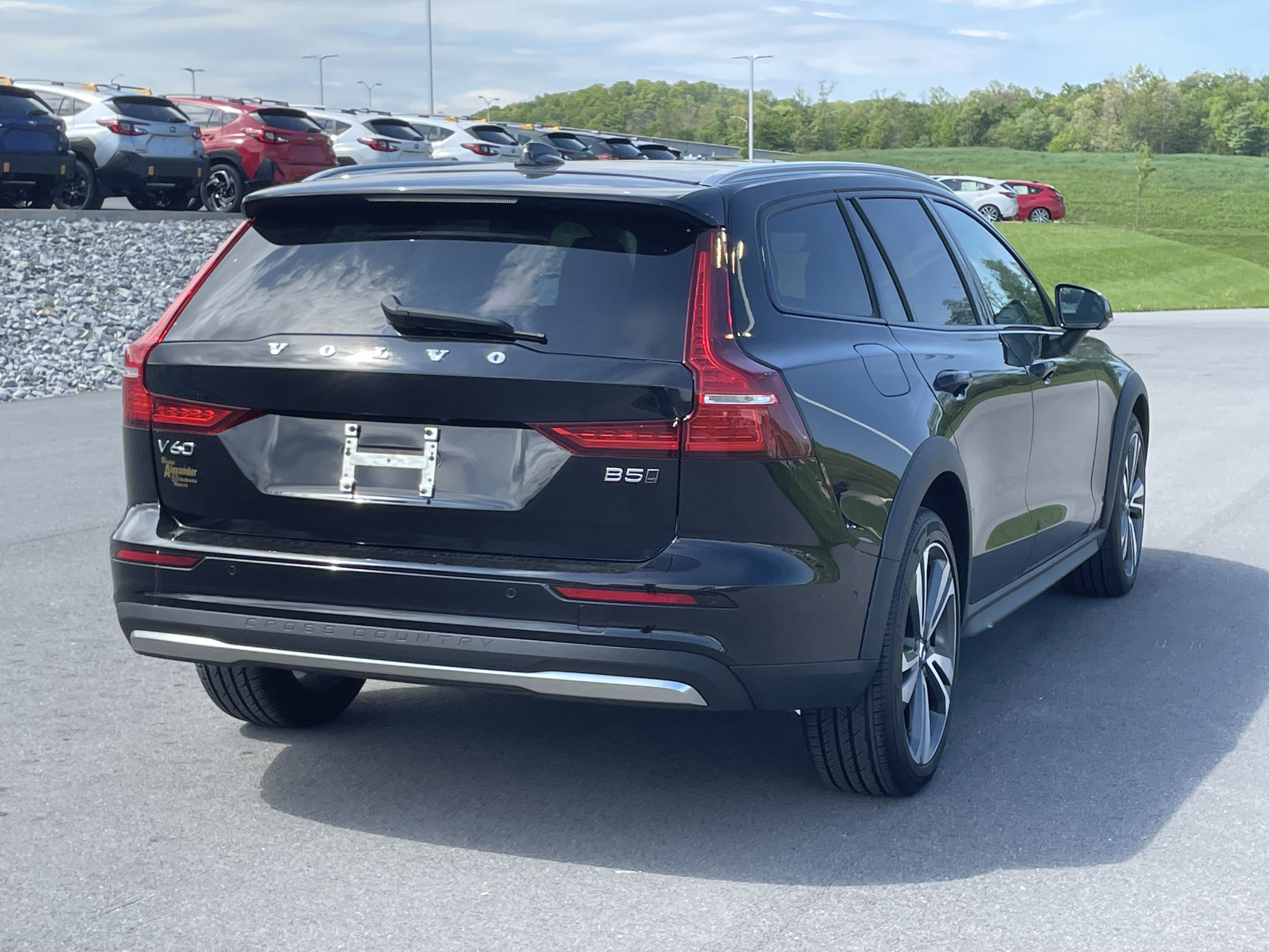 Used 2025 Volvo V60 B5 Cross Country Plus AWD/4WD video 3