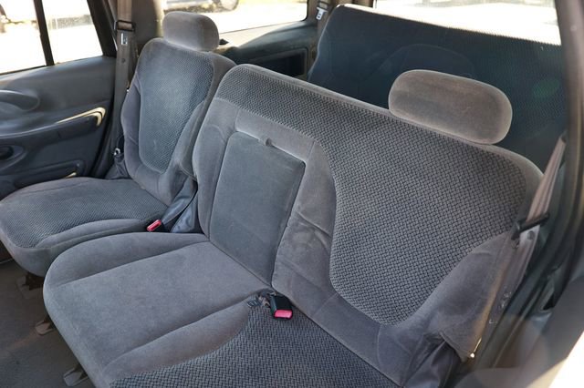 Used 2002 Ford Expedition XLT image 11