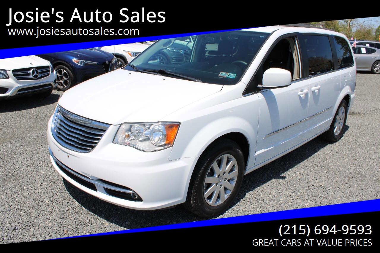 Used 2016 Chrysler Town & Country Touring FWD image 1