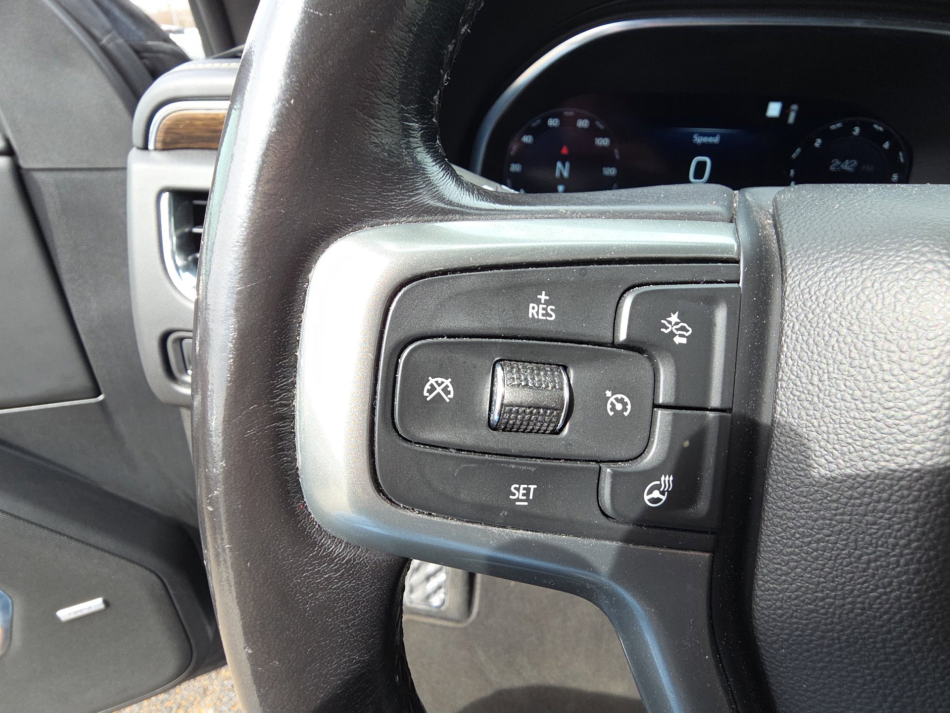 Used 2023 Chevrolet Suburban Premier image 18