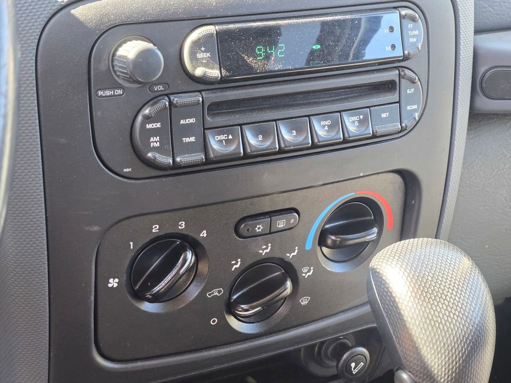 Used 2006 Jeep Liberty Sport AWD/4WD image 28