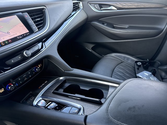 Used 2022 Buick Enclave Avenir w/ Avenir Technology Package AWD/4WD image 23