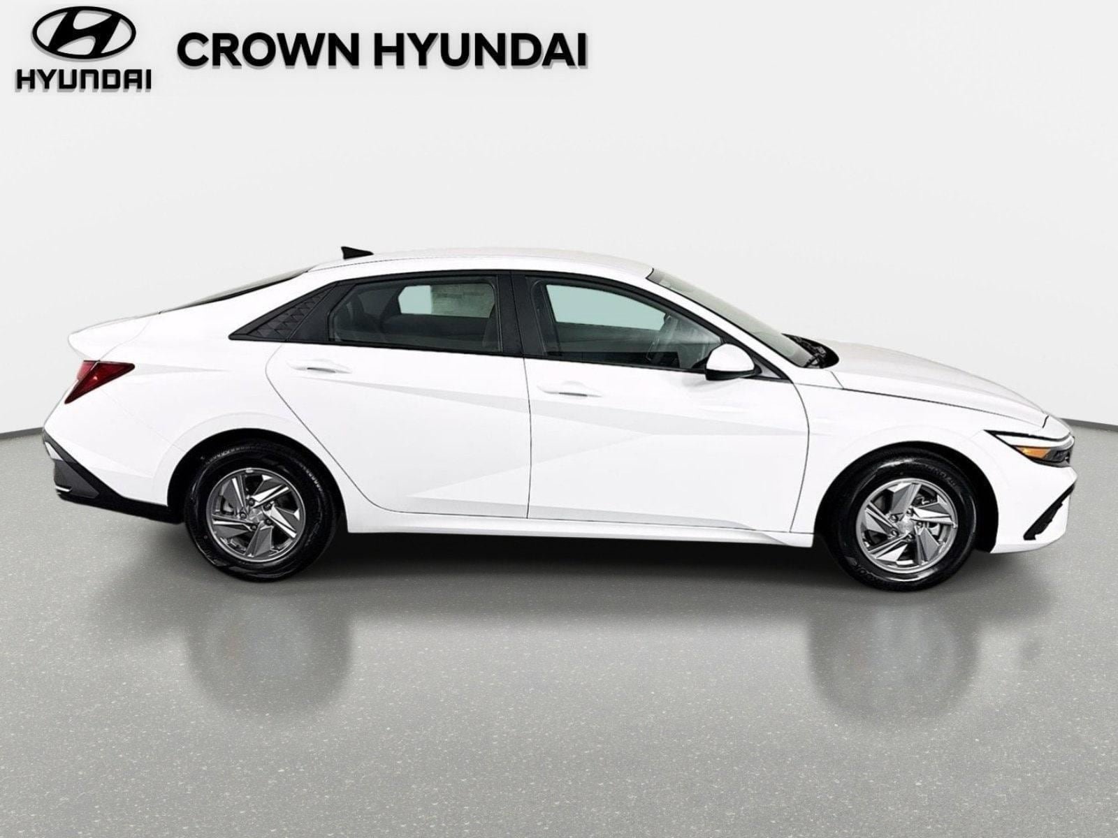 New 2026 Hyundai Elantra SE FWD image 4