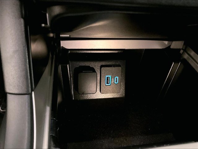 Used 2023 Ford Explorer XLT AWD/4WD image 32