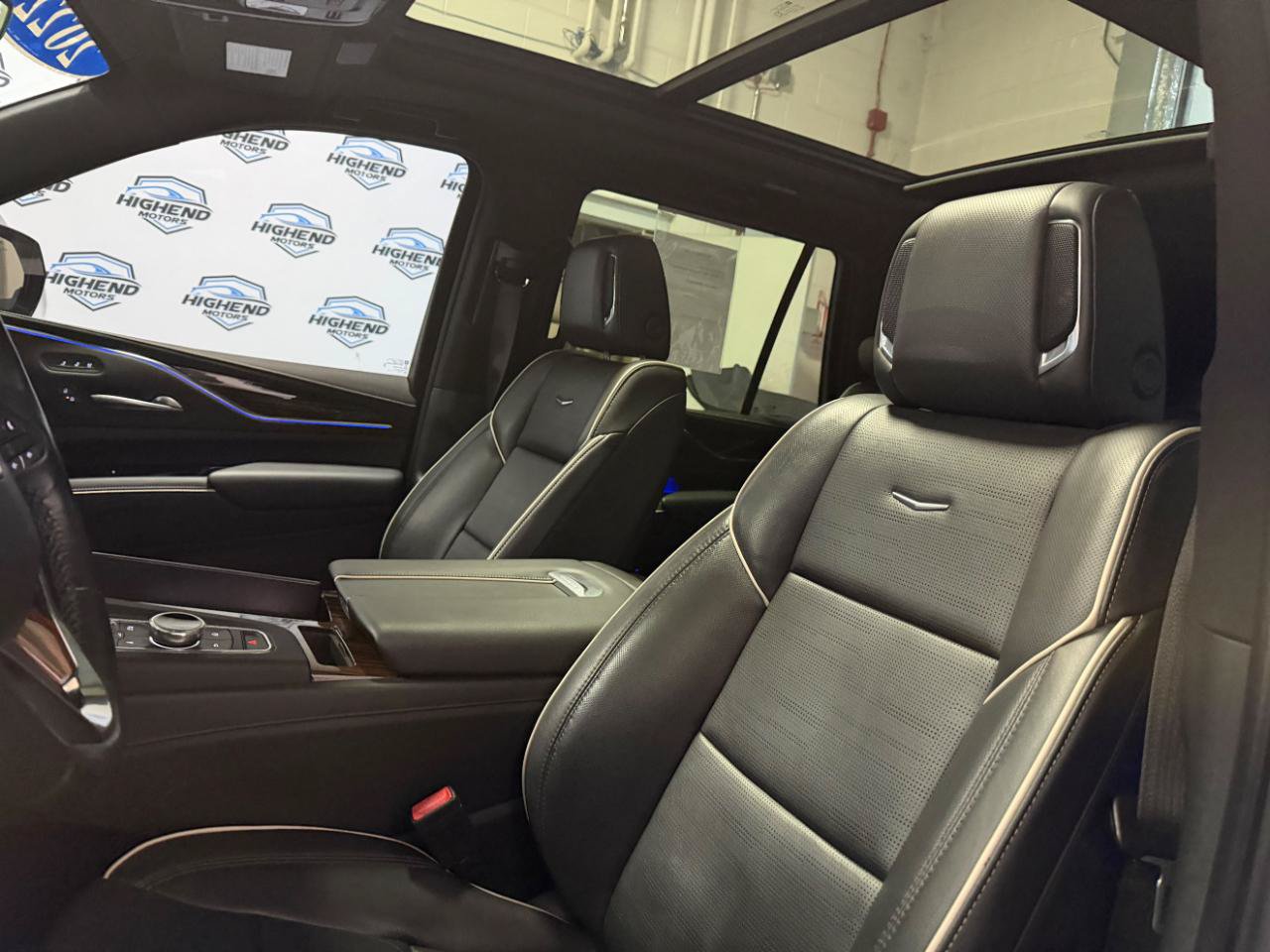 Used 2022 Cadillac Escalade Premium Luxury w/ Performance Package AWD/4WD image 16