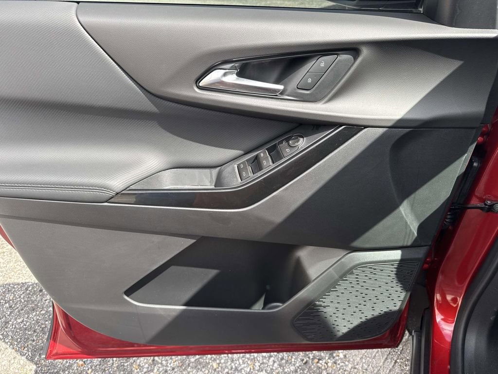 New 2026 Chevrolet Equinox LT w/ Safety and Technology Package FWD image 18