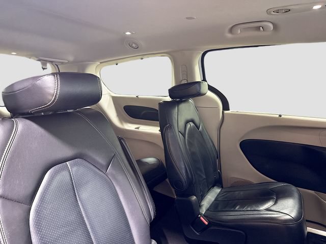 Used 2022 Chrysler Pacifica Touring-L FWD image 25