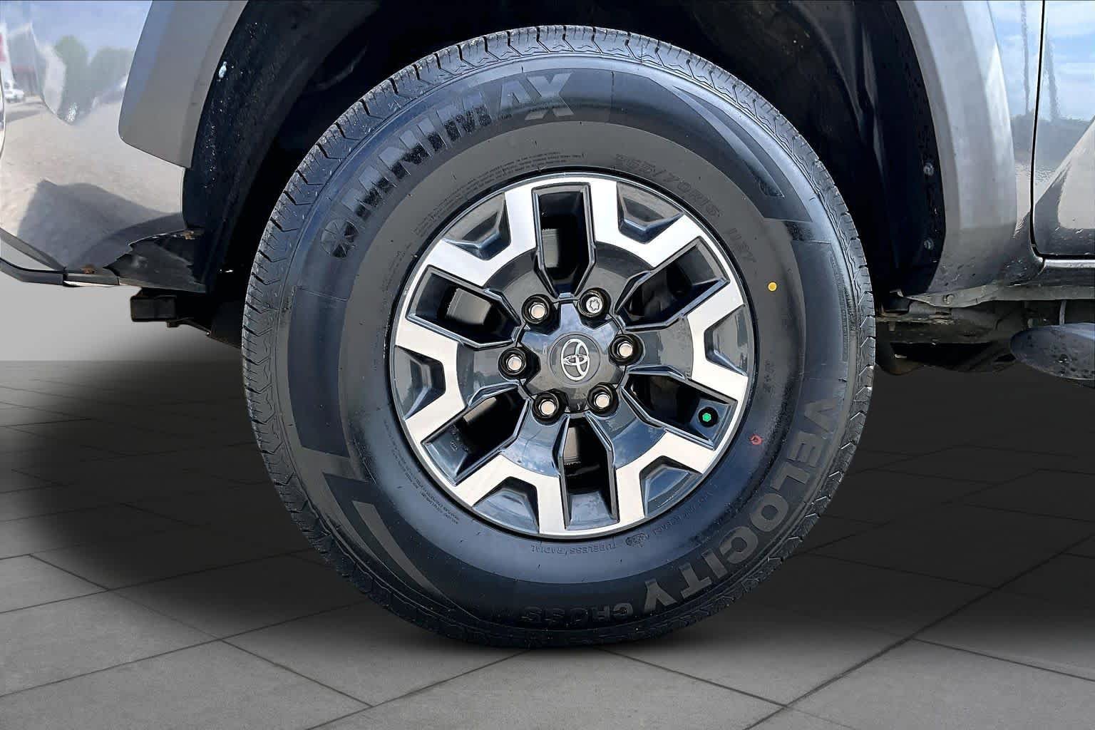 Used 2023 Toyota Tacoma TRD Off-Road AWD/4WD image 10