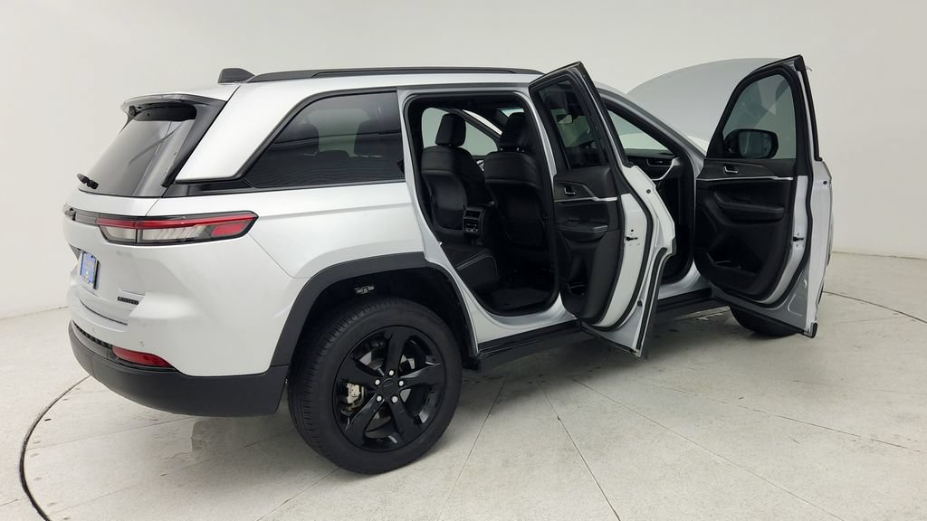 Used 2025 Jeep Grand Cherokee Limited w/ Black Appearance Package RWD image 13