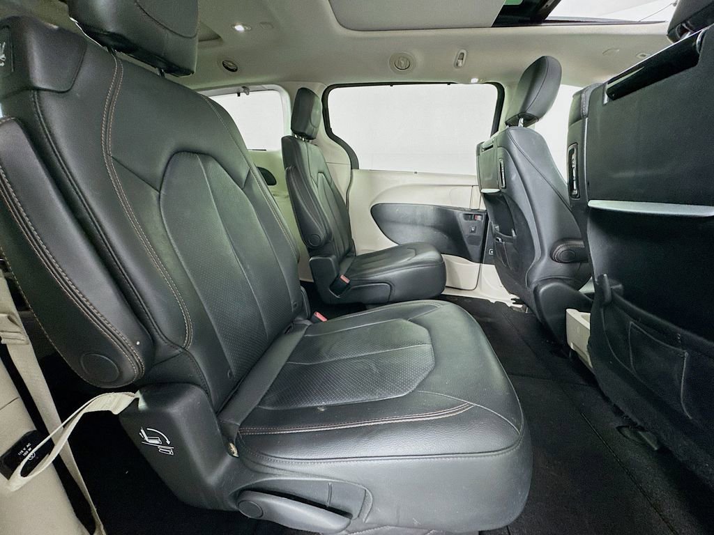 Used 2019 Chrysler Pacifica Touring-L Plus w/ Tire & Wheel Group image 36