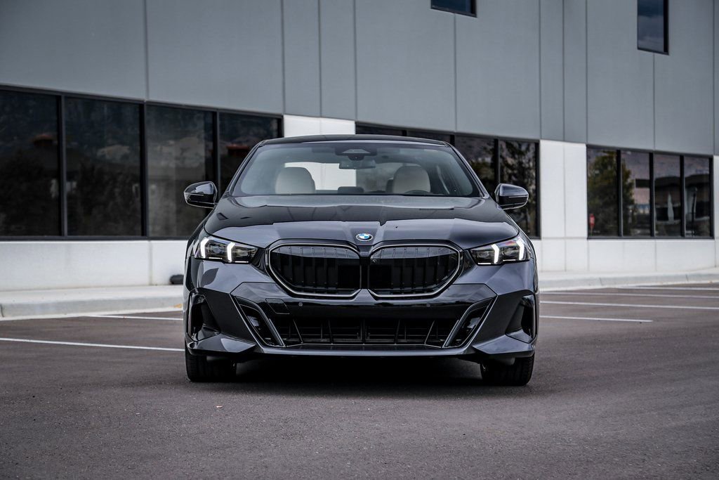 Used 2026 BMW 530i xDrive w/ M Sport Package image 8