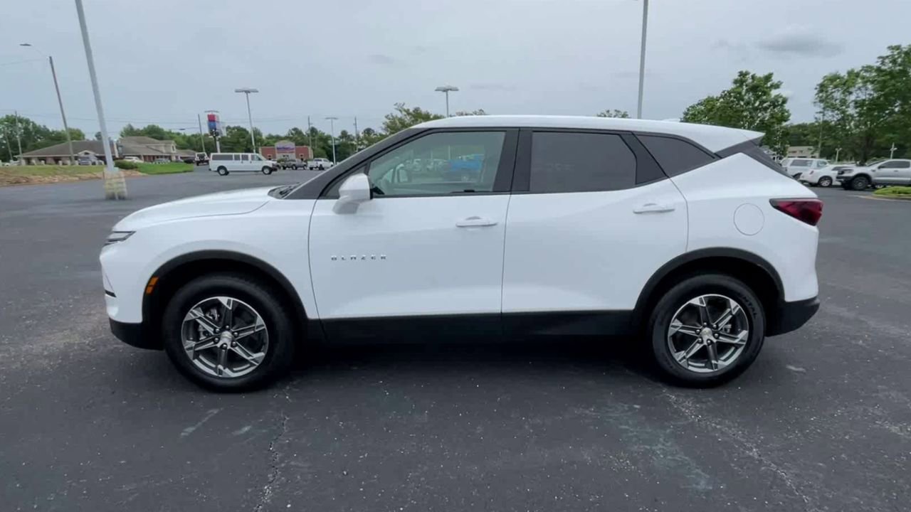 Used 2025 Chevrolet Blazer LT FWD image 5