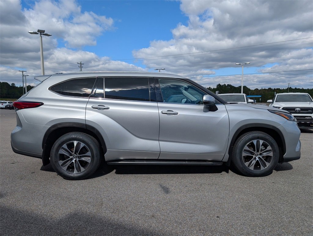Used 2021 Toyota Highlander XLE image 6