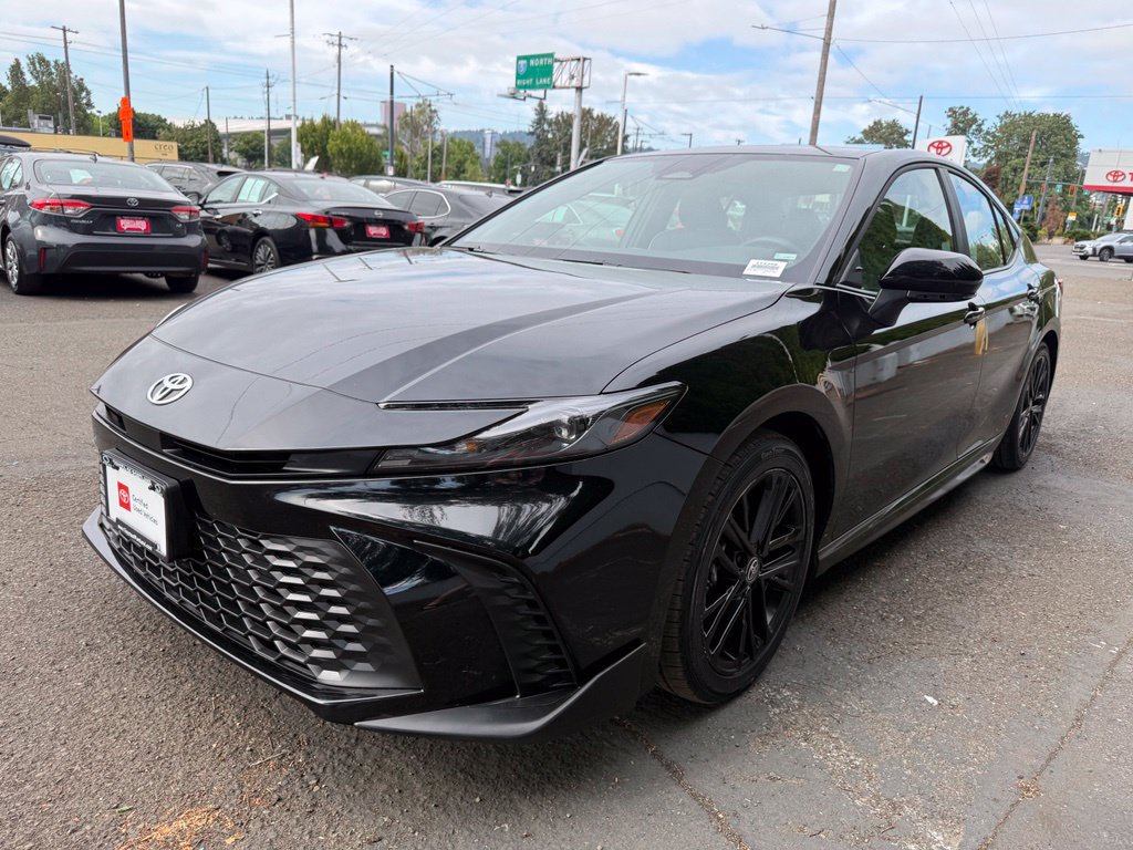Used 2025 Toyota Camry SE FWD image 4