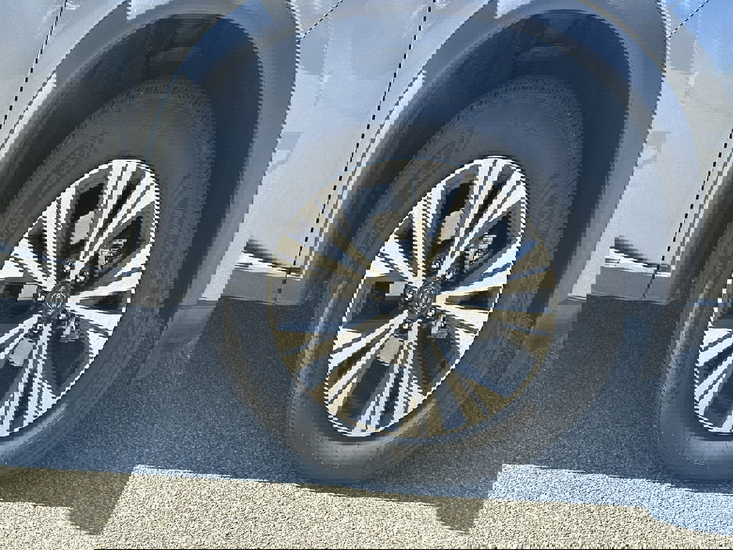 Used 2023 Nissan Rogue SV image 12