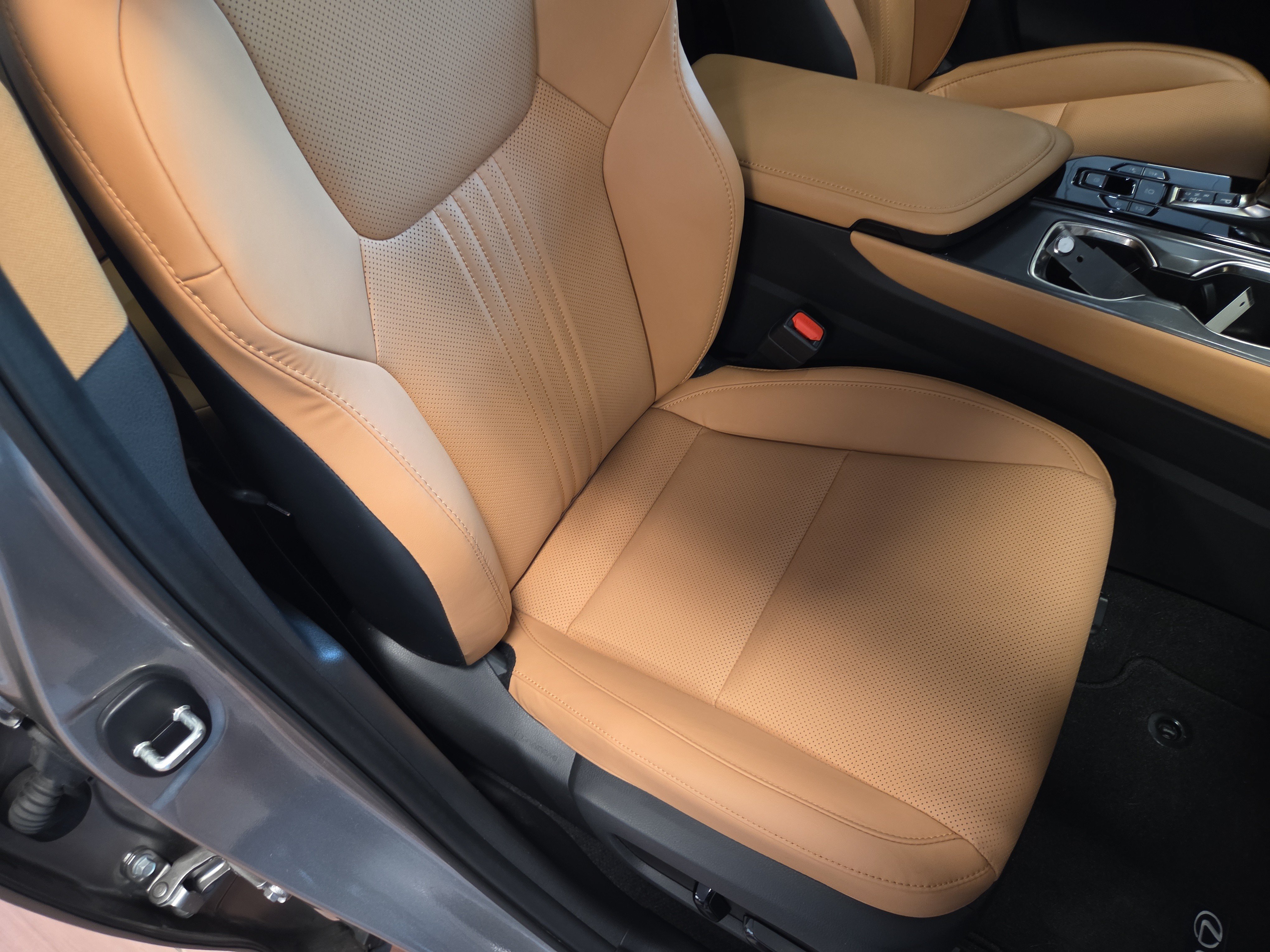 Certified 2025 Lexus NX 350 AWD w/ Accessory Package (2T) image 15