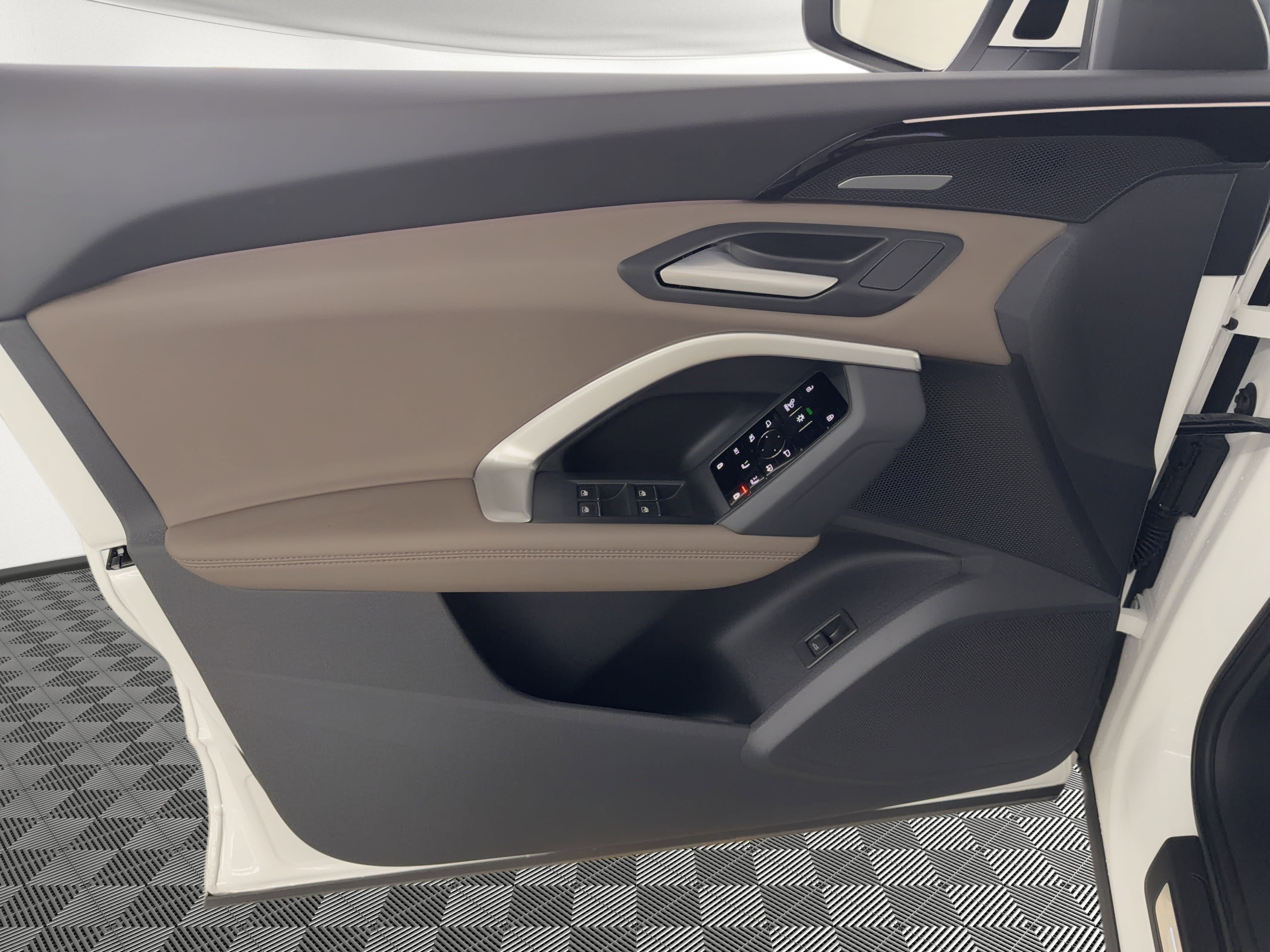 Certified 2025 Audi Q5 Premium Plus w/ Premium Plus image 14