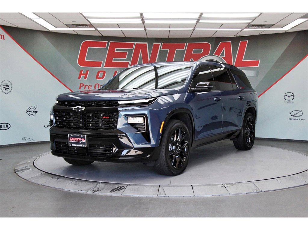 Used 2025 Chevrolet Traverse RS image 2