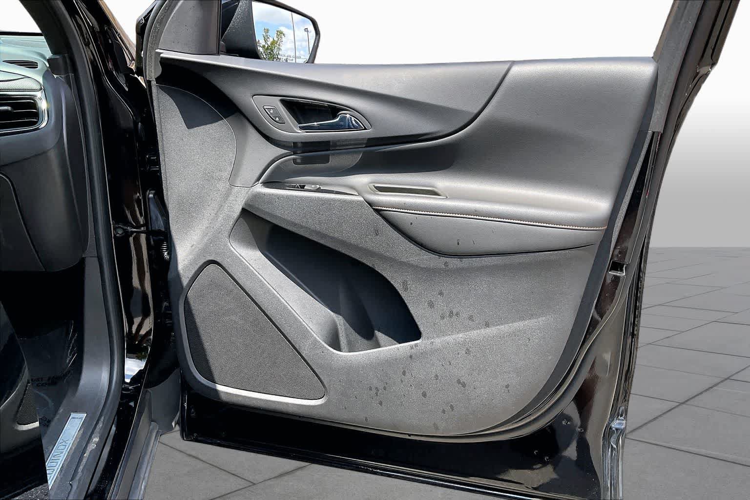 Used 2023 Chevrolet Equinox Premier w/ Redline Edition FWD image 23