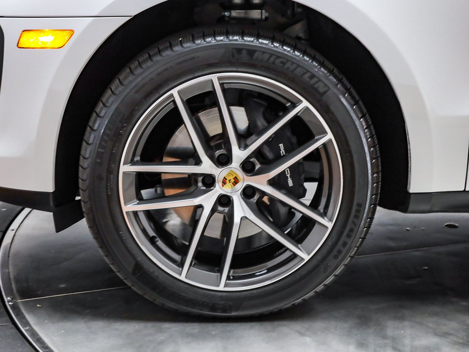 Certified 2026 Porsche Macan AWD/4WD image 10