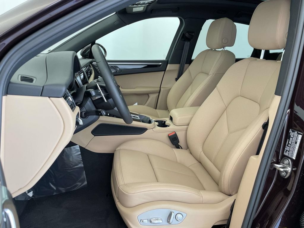 New 2026 Porsche Macan AWD/4WD image 5