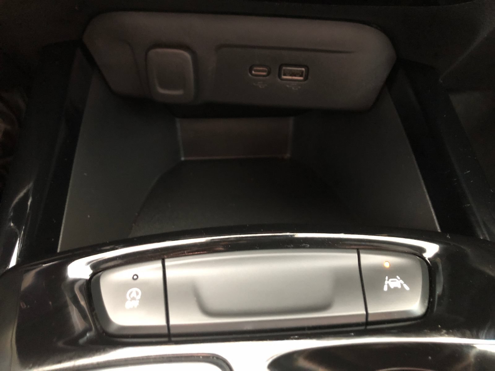 Used 2025 Chevrolet Trax RS w/ Driver Confidence Package FWD image 22