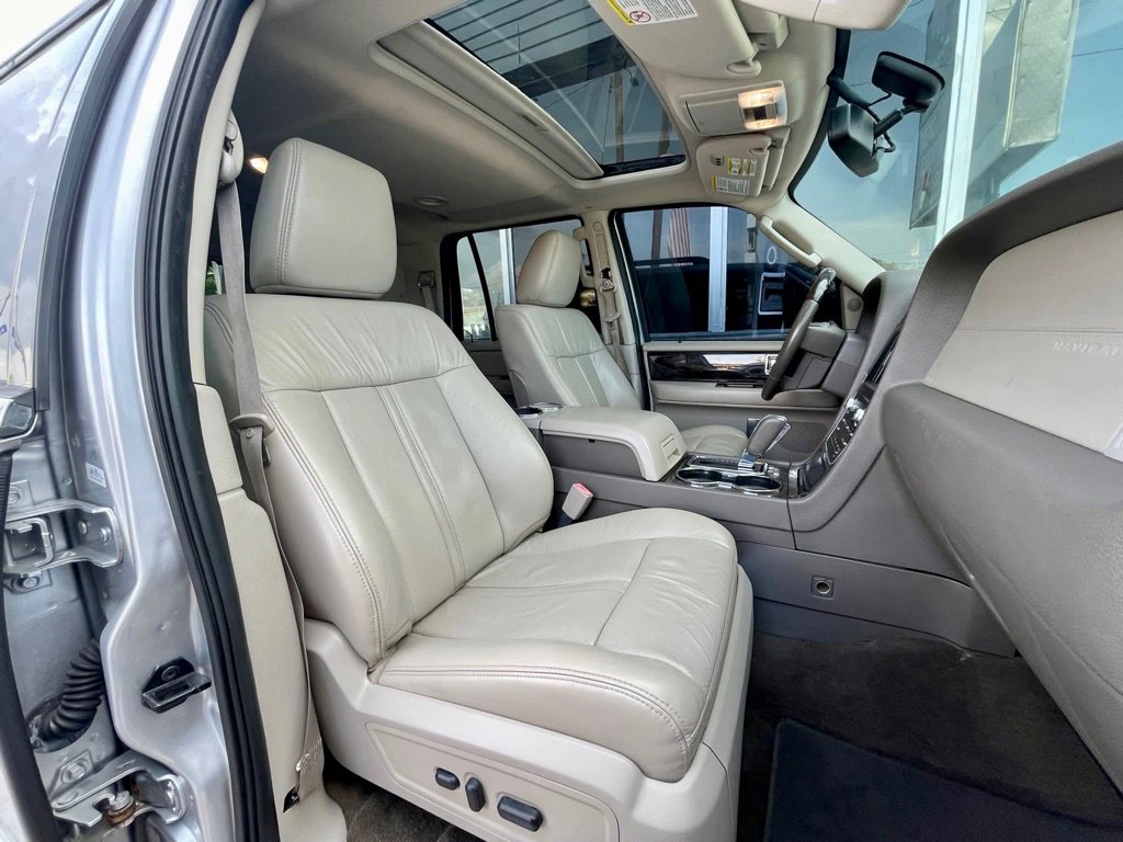Used 2015 Lincoln Navigator 2WD image 20