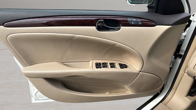 Used 2011 Buick Lucerne CXL FWD image 17