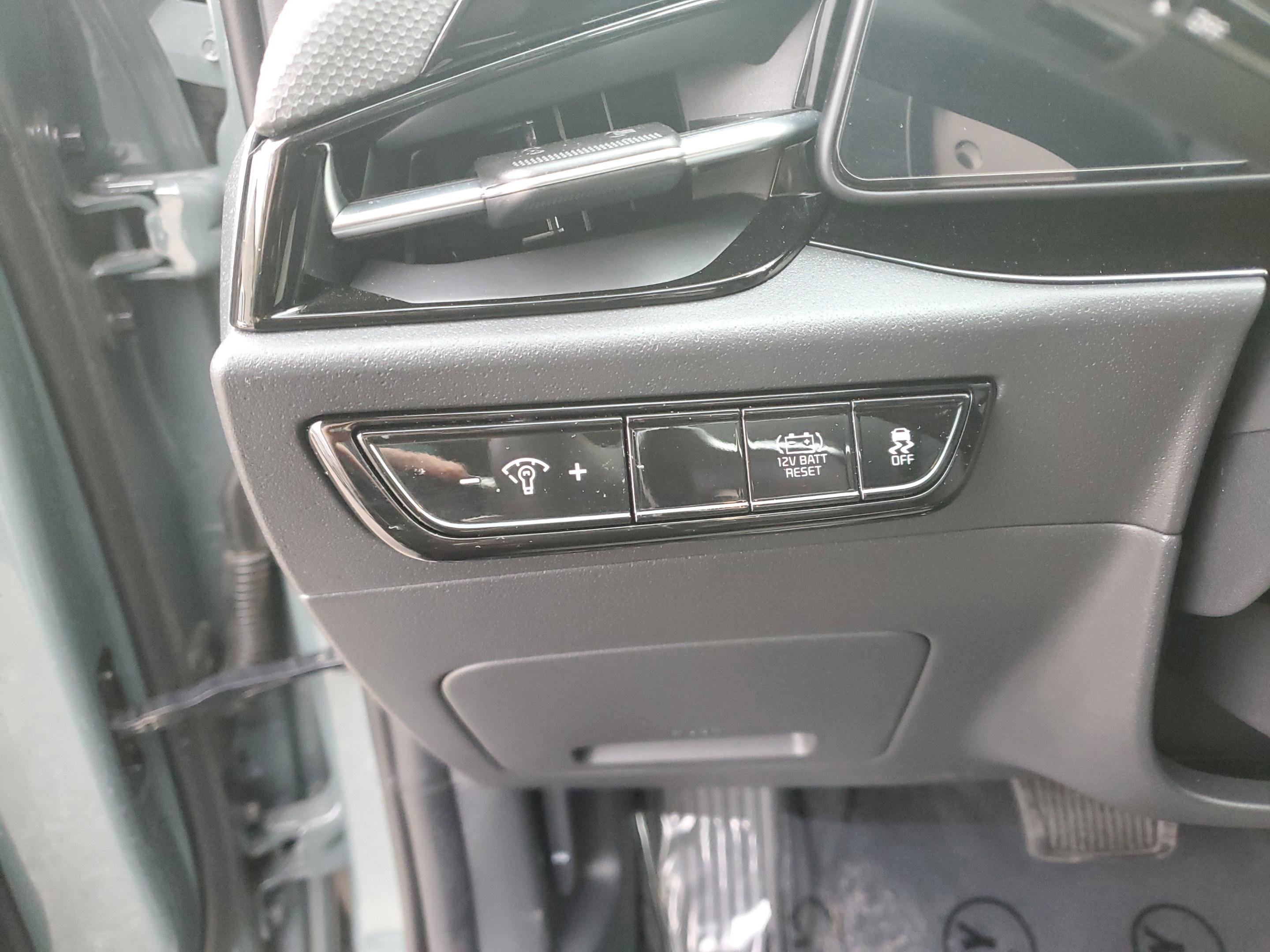 Used 2025 Kia Niro EX image 32