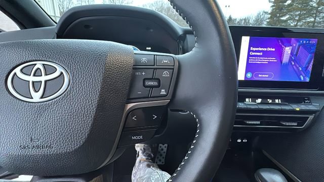 Used 2025 Toyota Camry SE image 18