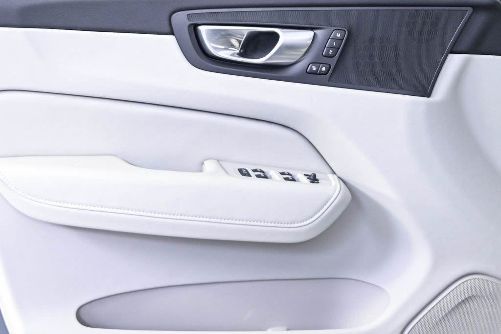 Certified 2024 Volvo XC60 T8 Plus w/ Protection Package Premier AWD/4WD image 8