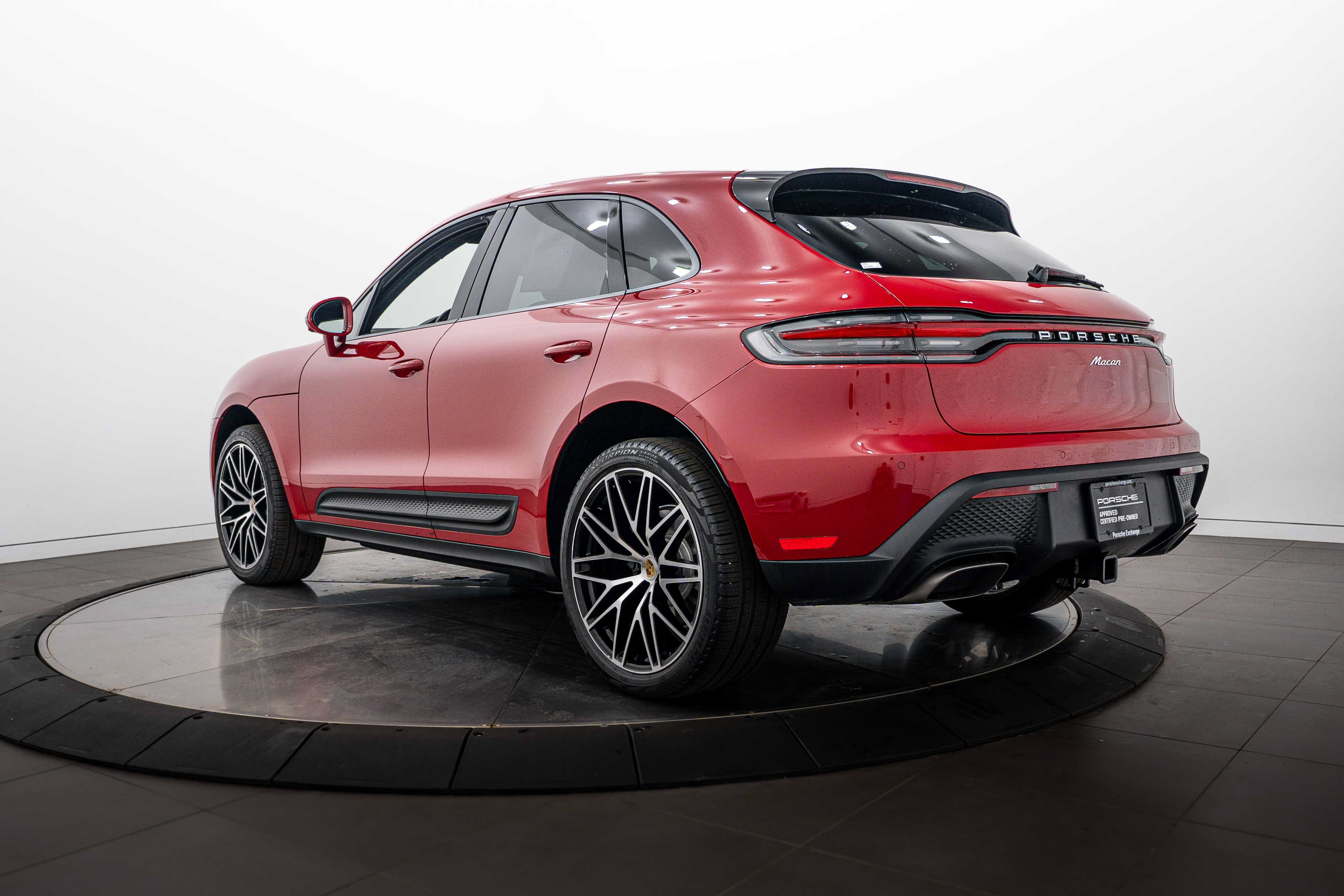 Certified 2026 Porsche Macan AWD/4WD image 3