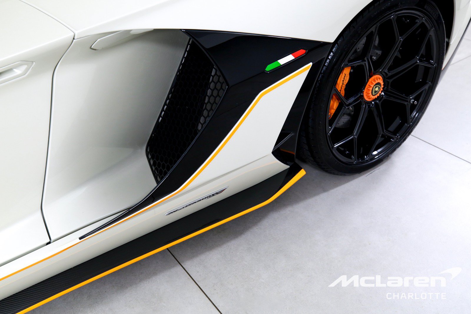 Used 2021 Lamborghini Aventador SVJ AWD/4WD image 42