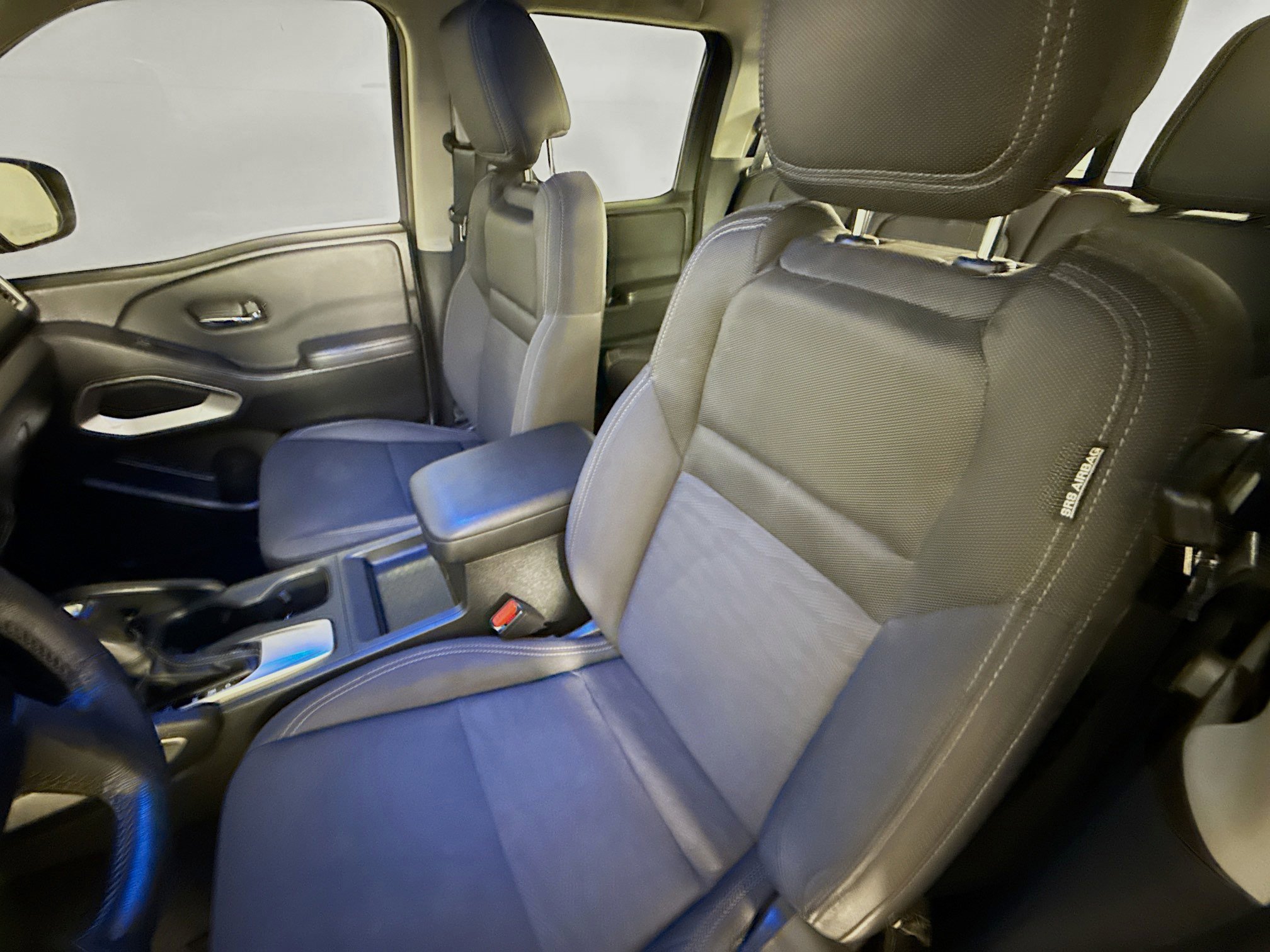 Used 2022 Nissan Frontier SV image 25