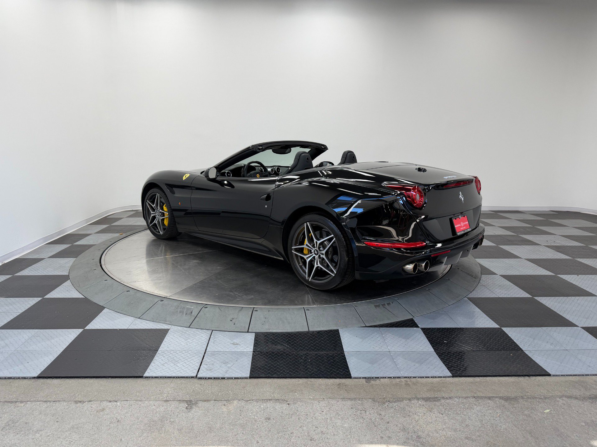 Used 2016 Ferrari California T RWD image 7