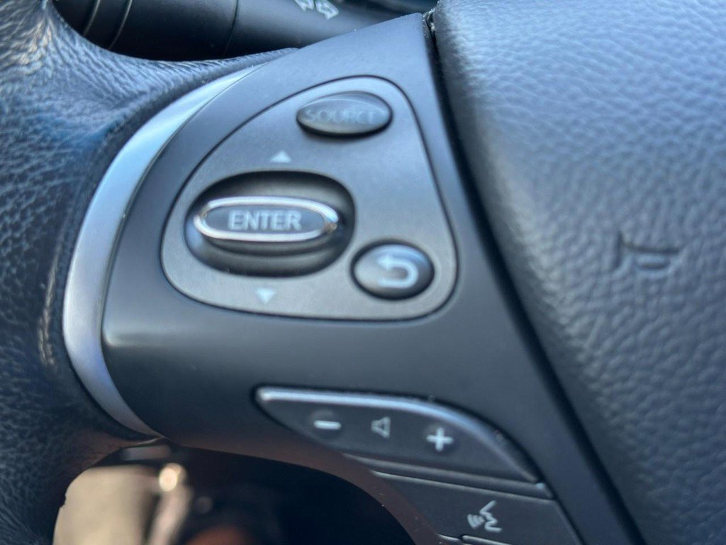 Used 2017 INFINITI Q70 L 3.7 image 17