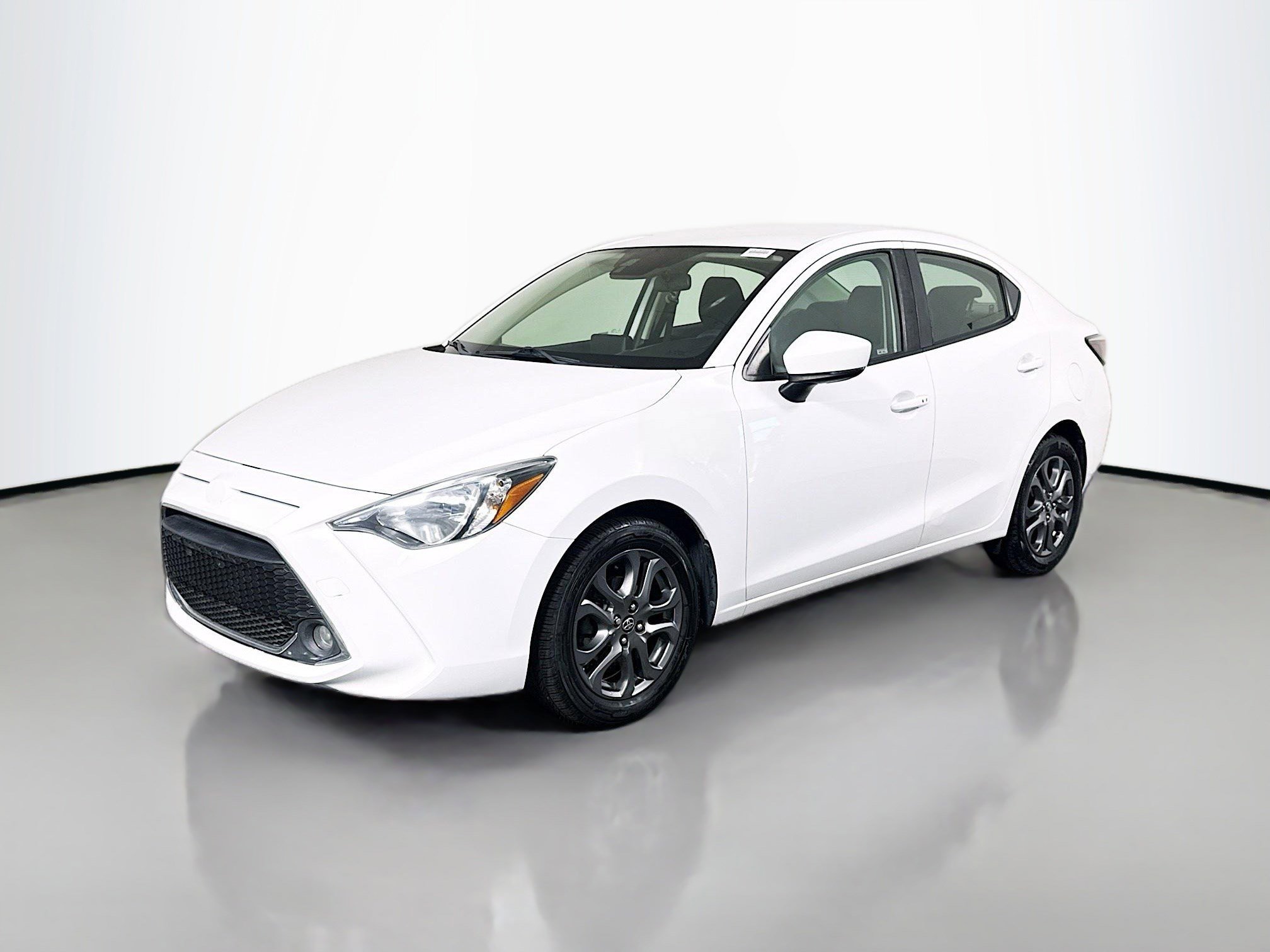 Used 2019 Toyota Yaris LE image 4
