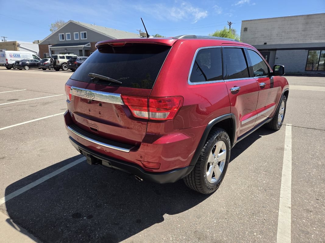Used 2013 Jeep Grand Cherokee Overland AWD/4WD image 5