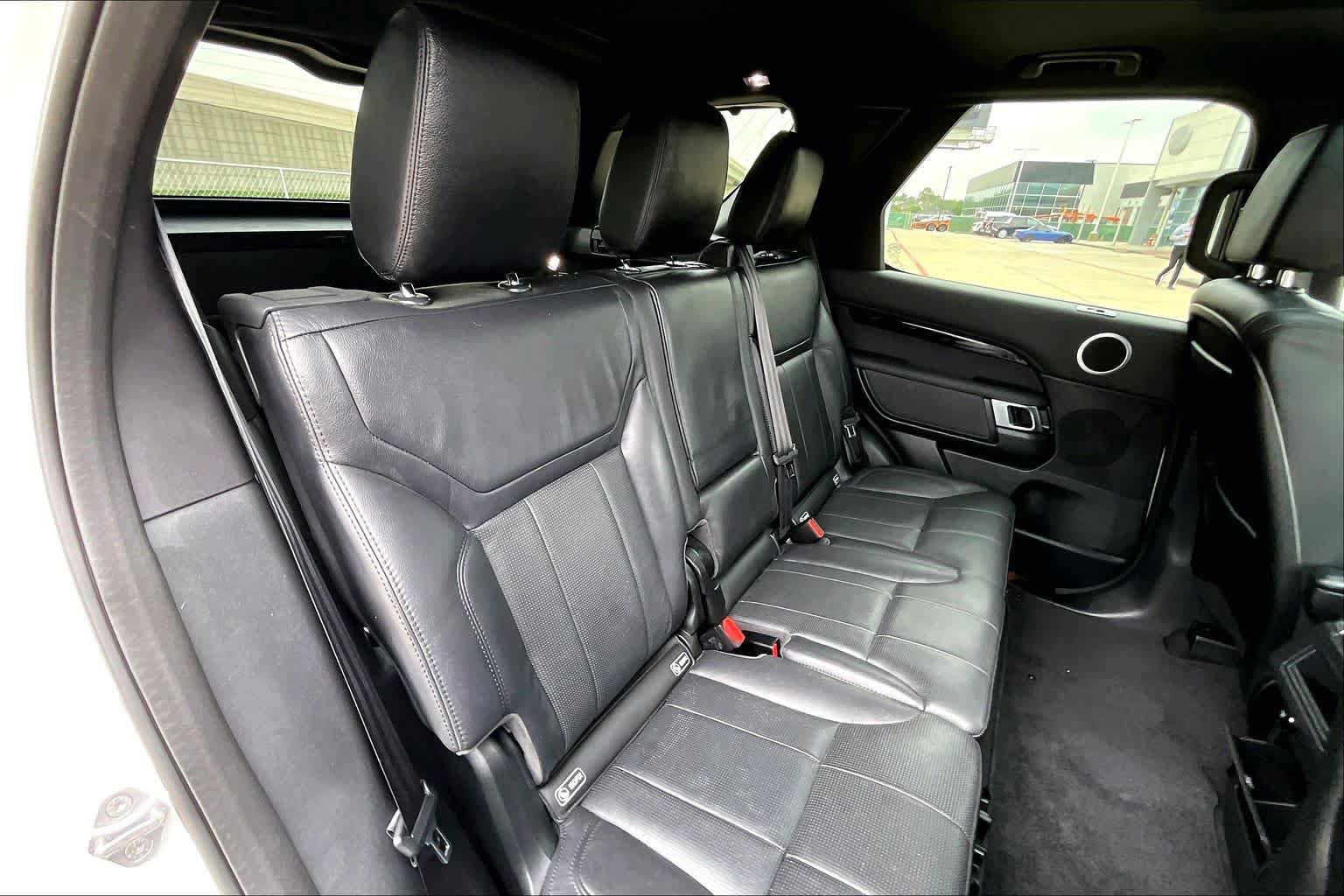 Used 2019 Land Rover Discovery SE AWD/4WD image 19